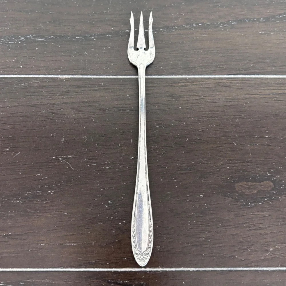 Oneida Community Par Plate | Bridal Wreath | Silverplate Cocktail Fork |‎ 1915